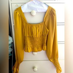 Adorable yellow long sleeved top!